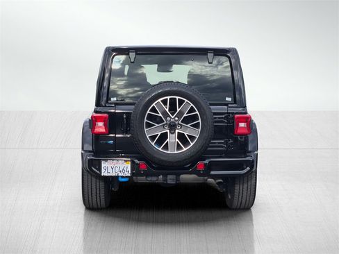 Used 2022 Jeep Wrangler Unlimited Sahara image 5