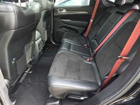 Used 2019 Jeep Grand Cherokee SRT image 18