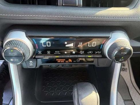 Used 2020 Toyota RAV4 XLE w/ Convenience Package AWD/4WD image 13