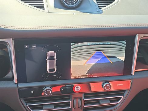 Certified 2025 Porsche Macan image 31