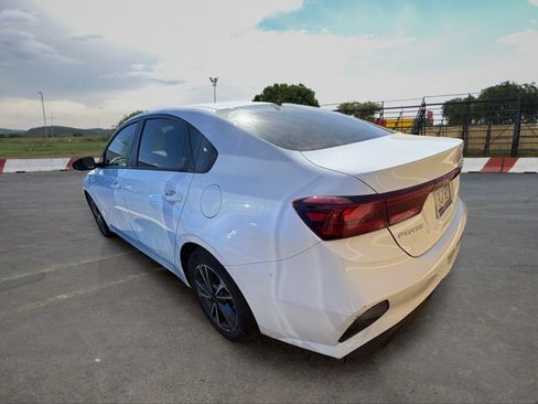 Certified 2023 Kia Forte LXS w/ LXS Technology Package FWD image 4