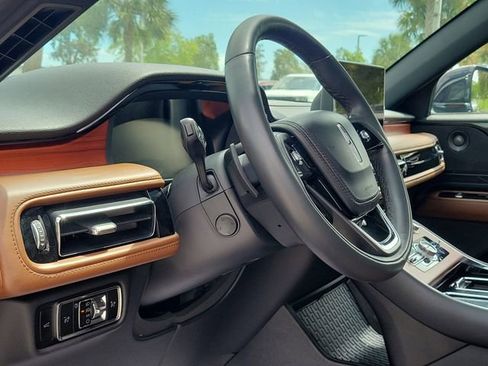 Certified 2023 Lincoln Aviator Reserve RWD image 10