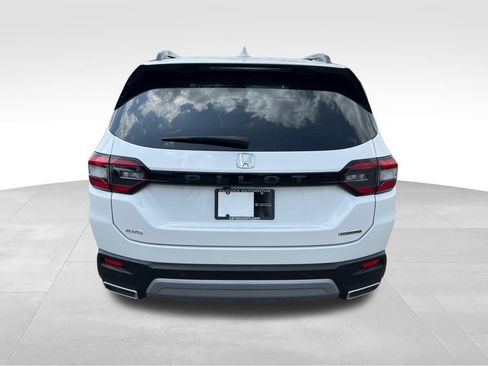 Used 2023 Honda Pilot Touring image 6