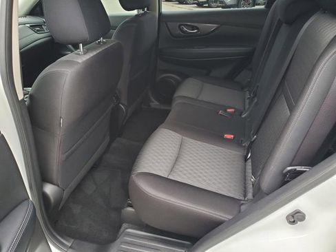 Used 2019 Nissan Rogue SV image 10