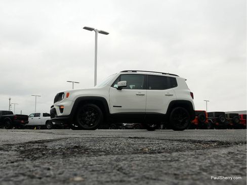 Used 2020 Jeep Renegade Altitude image 17