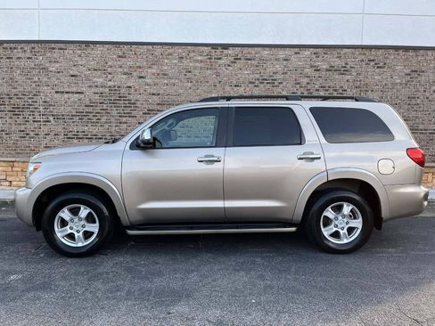 Used 2008 Toyota Sequoia Limited RWD image 2