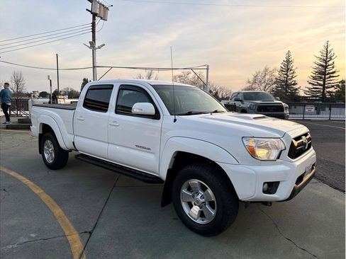 Used 2015 Toyota Tacoma PreRunner w/ TRD Sport Package image 4