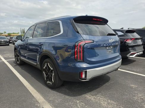 Certified 2023 Kia Telluride EX w/ EX Captain's Chair Package FWD image 12
