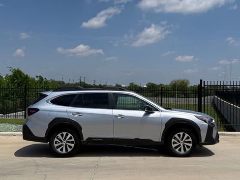 Used 2025 Subaru Outback Premium AWD/4WD image 5