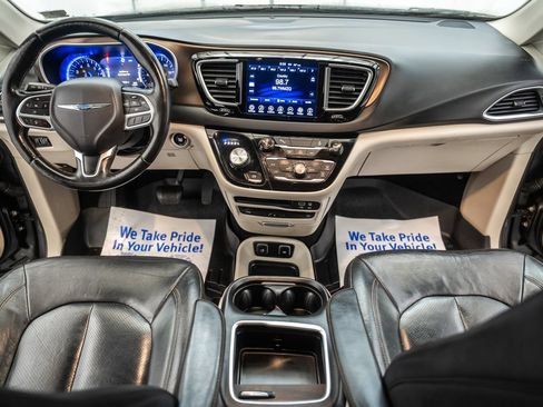 Used 2017 Chrysler Pacifica Touring-L Plus w/ Tire & Wheel Group FWD image 21