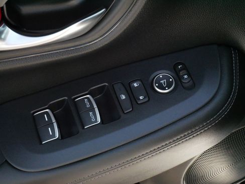 Used 2025 Honda HR-V EX-L image 19