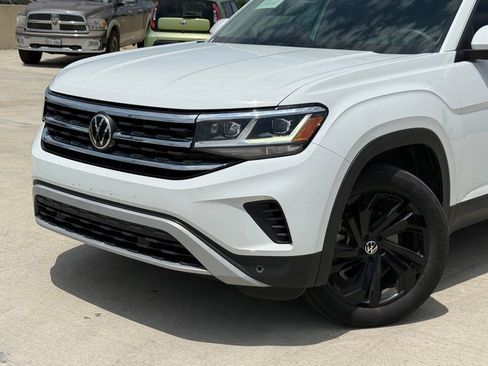 Used 2022 Volkswagen Atlas SE w/ Black Wheel Package FWD image 2