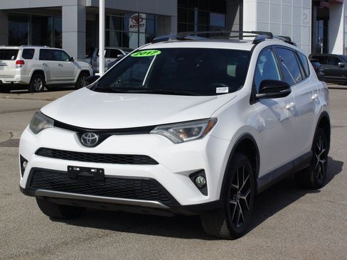 Used 2017 Toyota RAV4 SE image 2