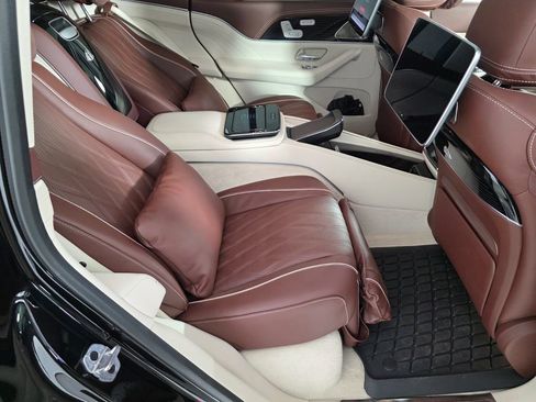 Certified 2025 Mercedes-Benz Maybach GLS 600 4MATIC image 30