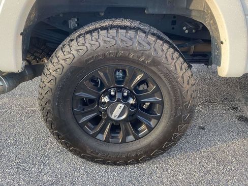 Certified 2022 Ford F350 Platinum w/ Tremor Off-Road Package AWD/4WD image 3
