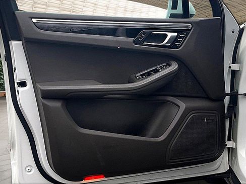 Used 2017 Porsche Macan S image 17