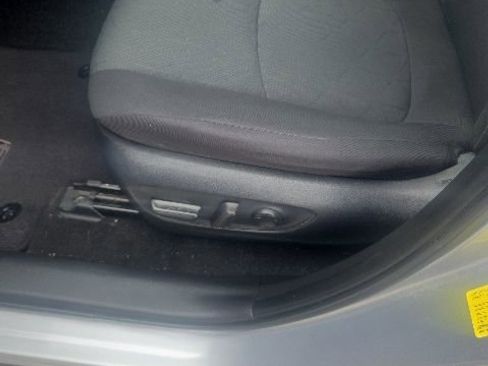 Used 2022 Toyota RAV4 XLE w/ Convenience Package FWD image 9