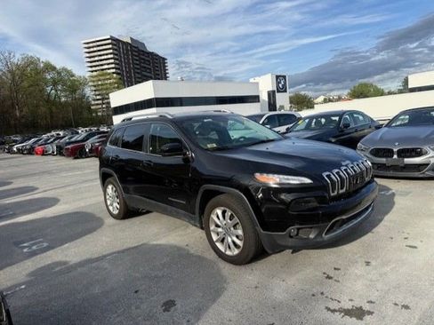Used 2017 Jeep Cherokee Limited AWD/4WD image 2