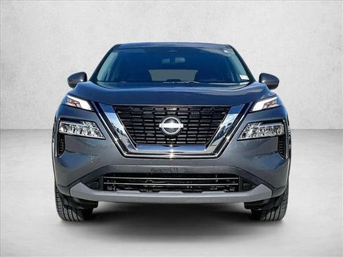 Used 2023 Nissan Rogue SV image 3