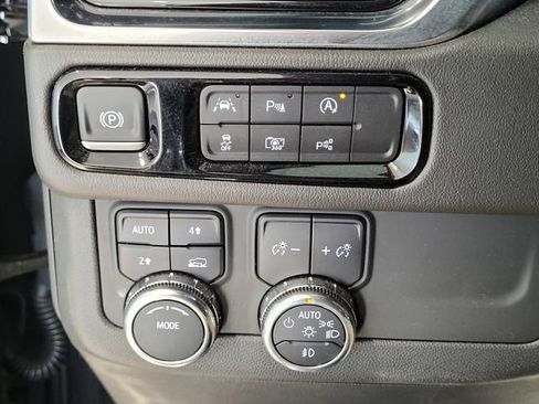 Used 2025 GMC Yukon XL Denali image 13