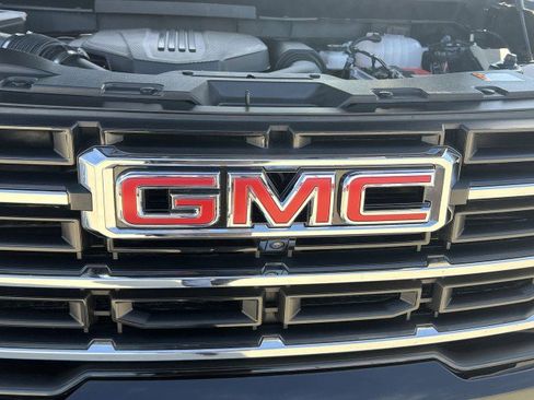 Used 2025 GMC Acadia Elevation image 31