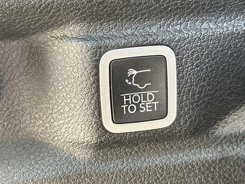 Used 2022 Jeep Grand Cherokee L Laredo w/ Luxury Tech Group I image 20