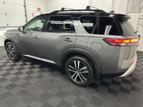 Used 2024 Nissan Pathfinder Platinum image 7