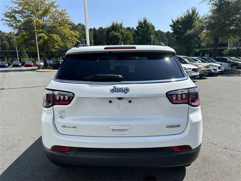 Used 2024 Jeep Compass Latitude image 4