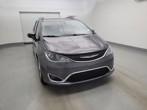 Used 2017 Chrysler Pacifica Touring-L Plus FWD image 14