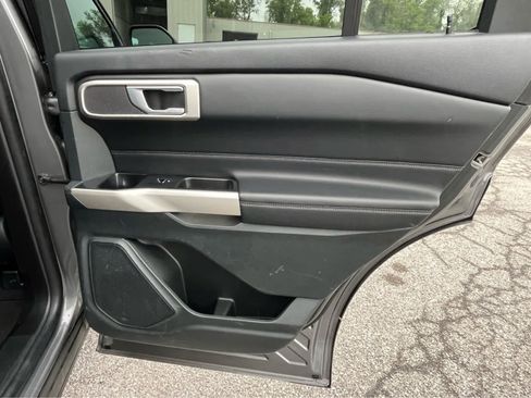 Used 2023 Ford Explorer XLT RWD image 34
