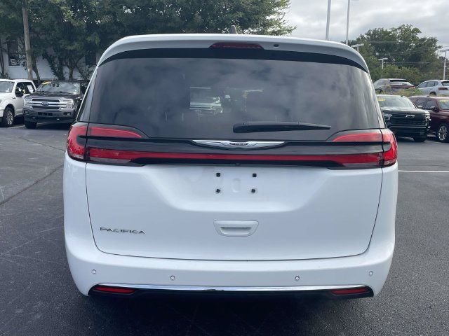 Used 2025 Chrysler Pacifica Select FWD image 6