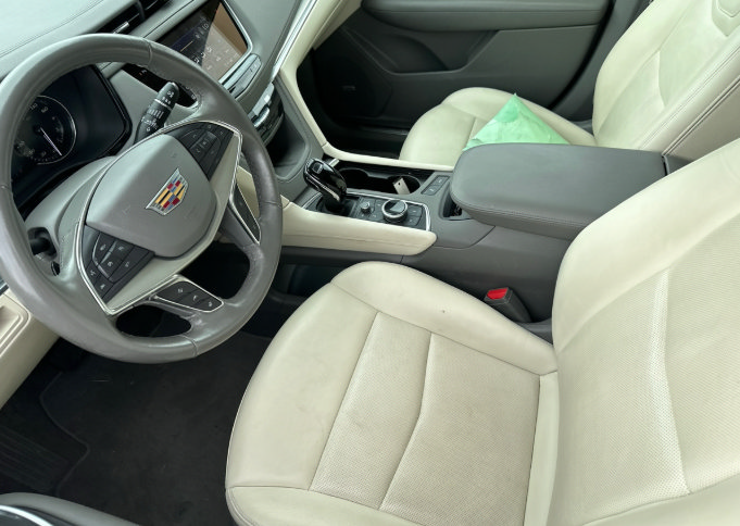 Used 2023 Cadillac XT5 Premium Luxury AWD/4WD image 8
