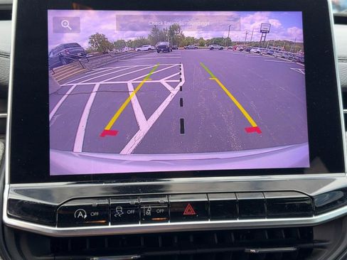 Used 2024 Jeep Compass Latitude image 21