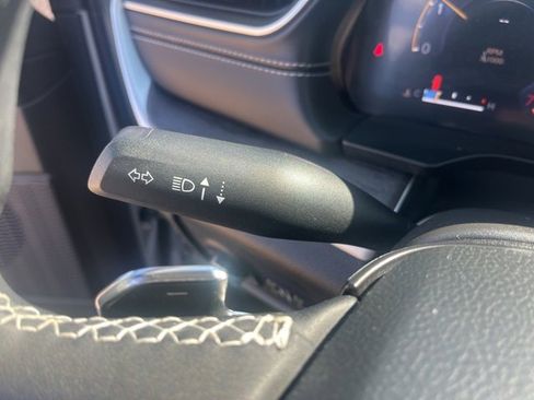 Used 2024 Jeep Grand Cherokee Limited w/ Black Appearance Package image 25