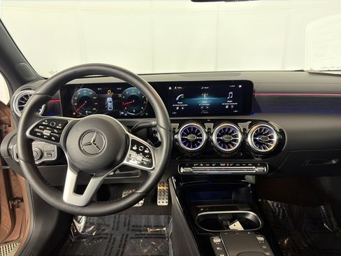 Certified 2022 Mercedes-Benz A 220 4MATIC image 3