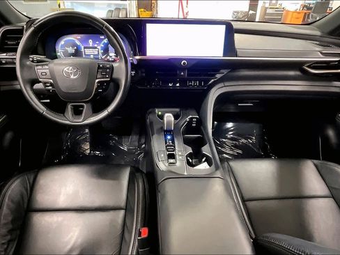 Used 2023 Toyota Crown AWD/4WD image 16