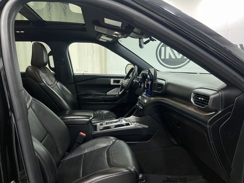 Used 2020 Ford Explorer Platinum w/ Premium Technology Package AWD/4WD image 33