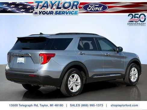 Used 2023 Ford Explorer XLT AWD/4WD image 3