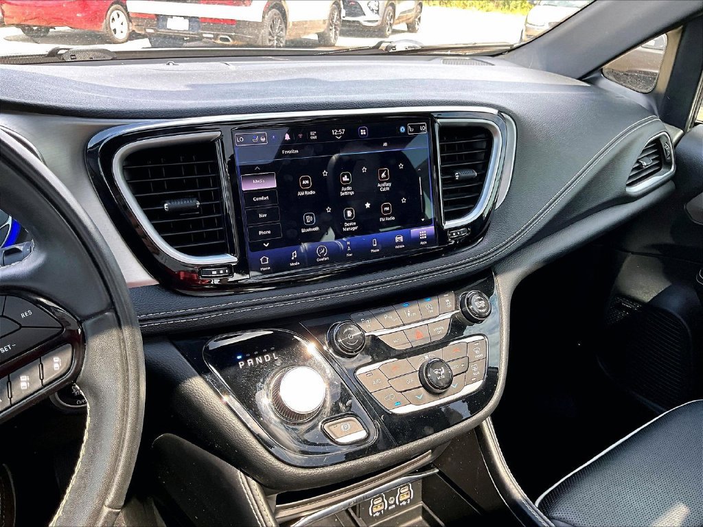 Used 2022 Chrysler Pacifica Limited w/ S Appearance Package FWD image 19