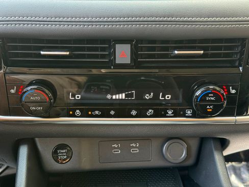 Used 2024 Nissan Rogue SL AWD/4WD image 26