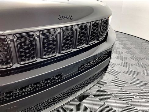 Used 2024 Jeep Grand Cherokee L Laredo RWD image 31