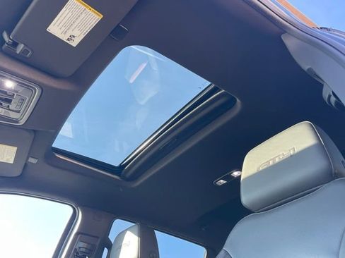 Used 2024 GMC Sierra 1500 AT4 w/ Technology Package image 12