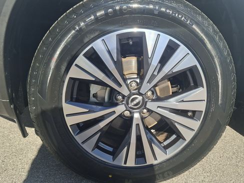 Used 2023 Nissan Rogue SV FWD image 25