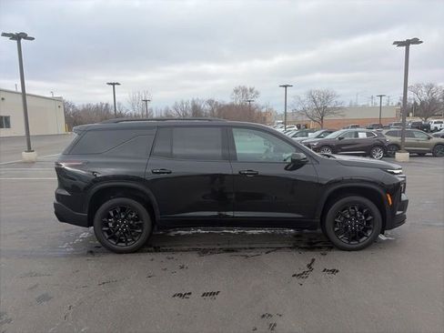 Used 2024 Chevrolet Traverse LT w/ Midnight/Sport Edition image 6