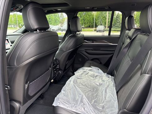 New 2026 Jeep Grand Cherokee Altitude AWD/4WD image 9