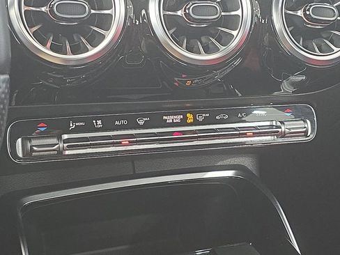 Used 2022 Mercedes-Benz CLA 35 AMG 4MATIC image 22