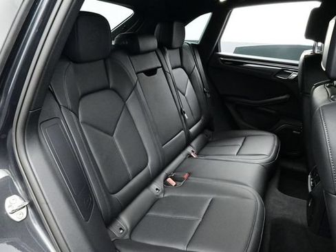 Certified 2025 Porsche Macan AWD/4WD image 16