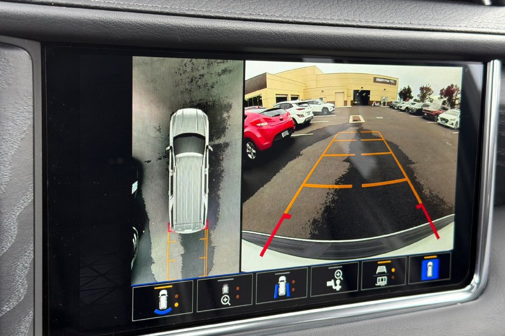 Used 2024 GMC Yukon Denali w/ Max Trailering Package AWD/4WD image 18
