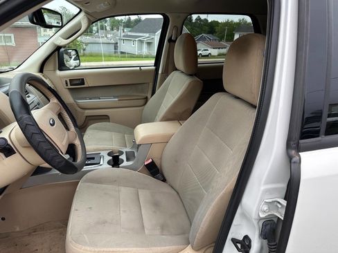 Used 2011 Ford Escape XLT AWD/4WD image 2