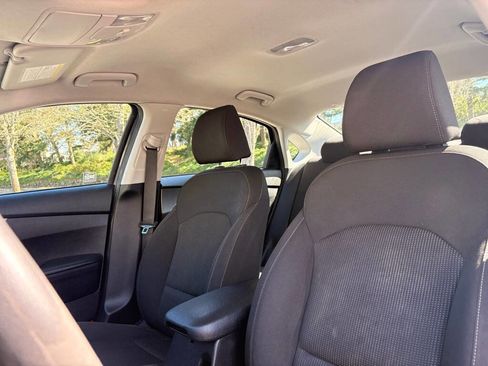 Used 2019 Kia Forte LXS image 9